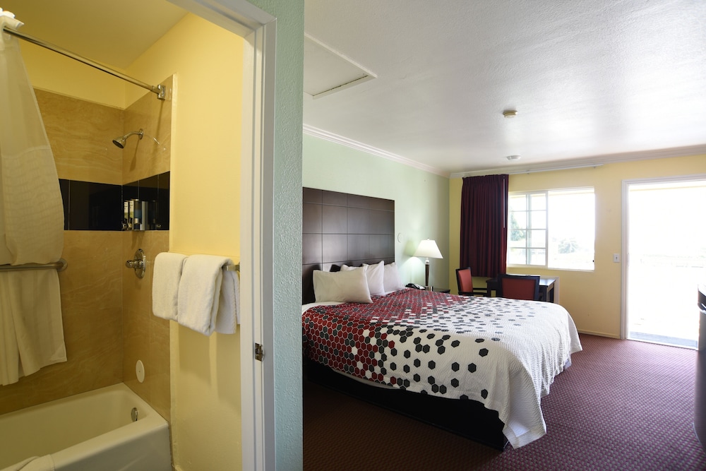 Econo Lodge 19/33