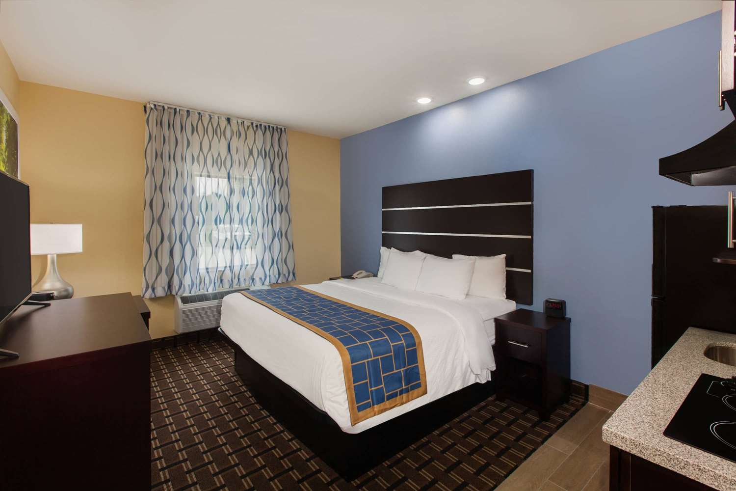 Days Inn By Wyndham Baton Rouge Airport 6/16