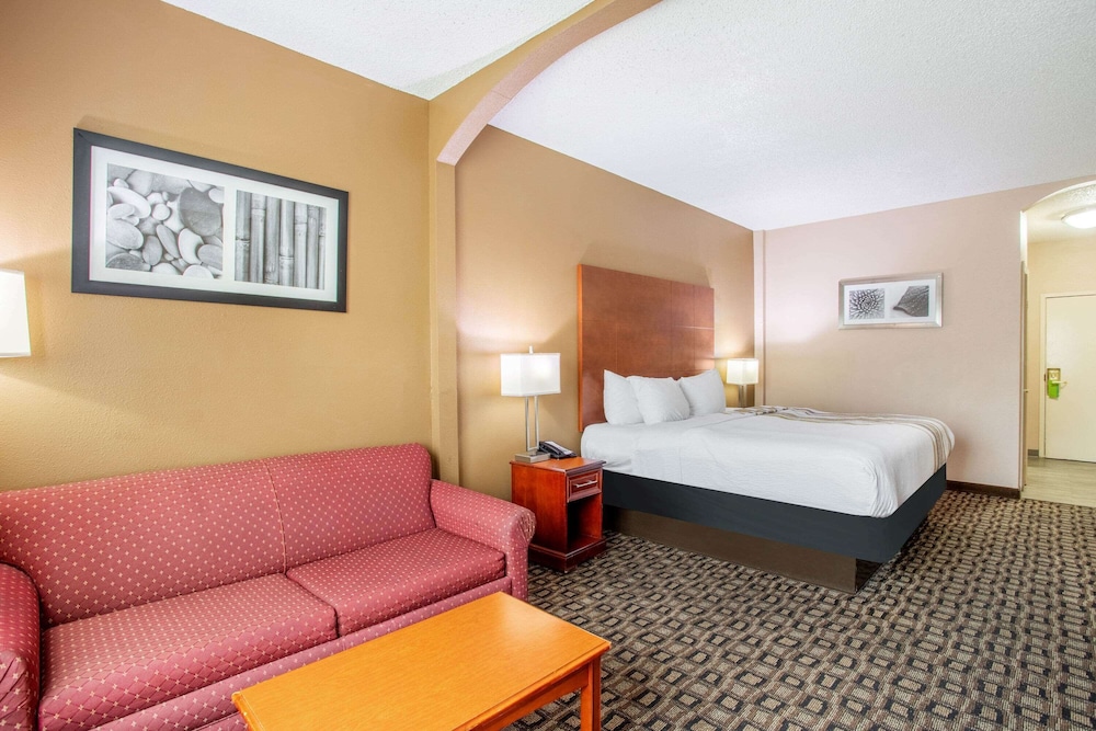 MainStay Suites Decatur River City 13/43
