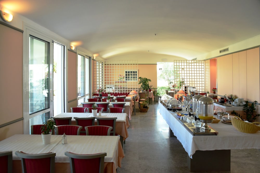 Mantenia Hotel 25/50