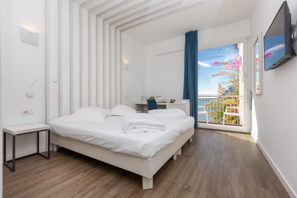 Hotel Baia Azzurra 10/50