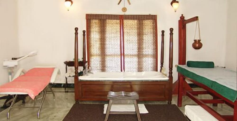 TULI TIGER RESORT 11/26