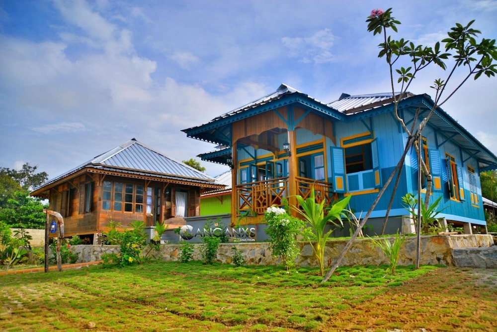 Rock and Wreck Dive Resort 10/47