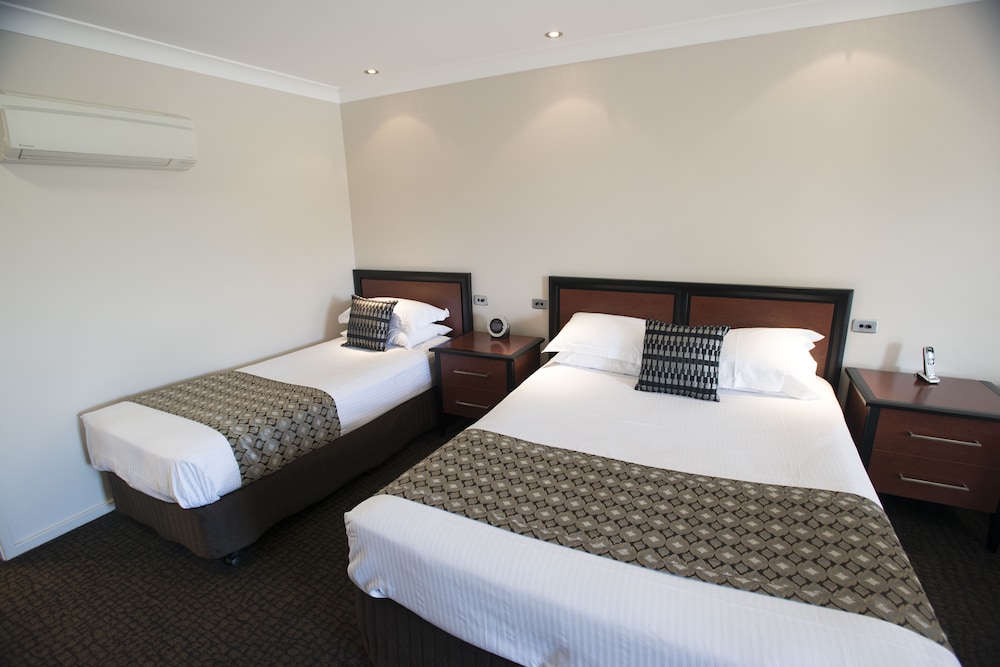 Best Western Plus All Settlers Motor Inn 9/34