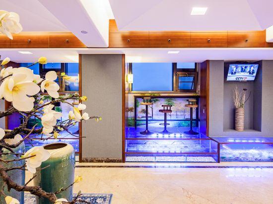 Lujia International Hotel 4/60