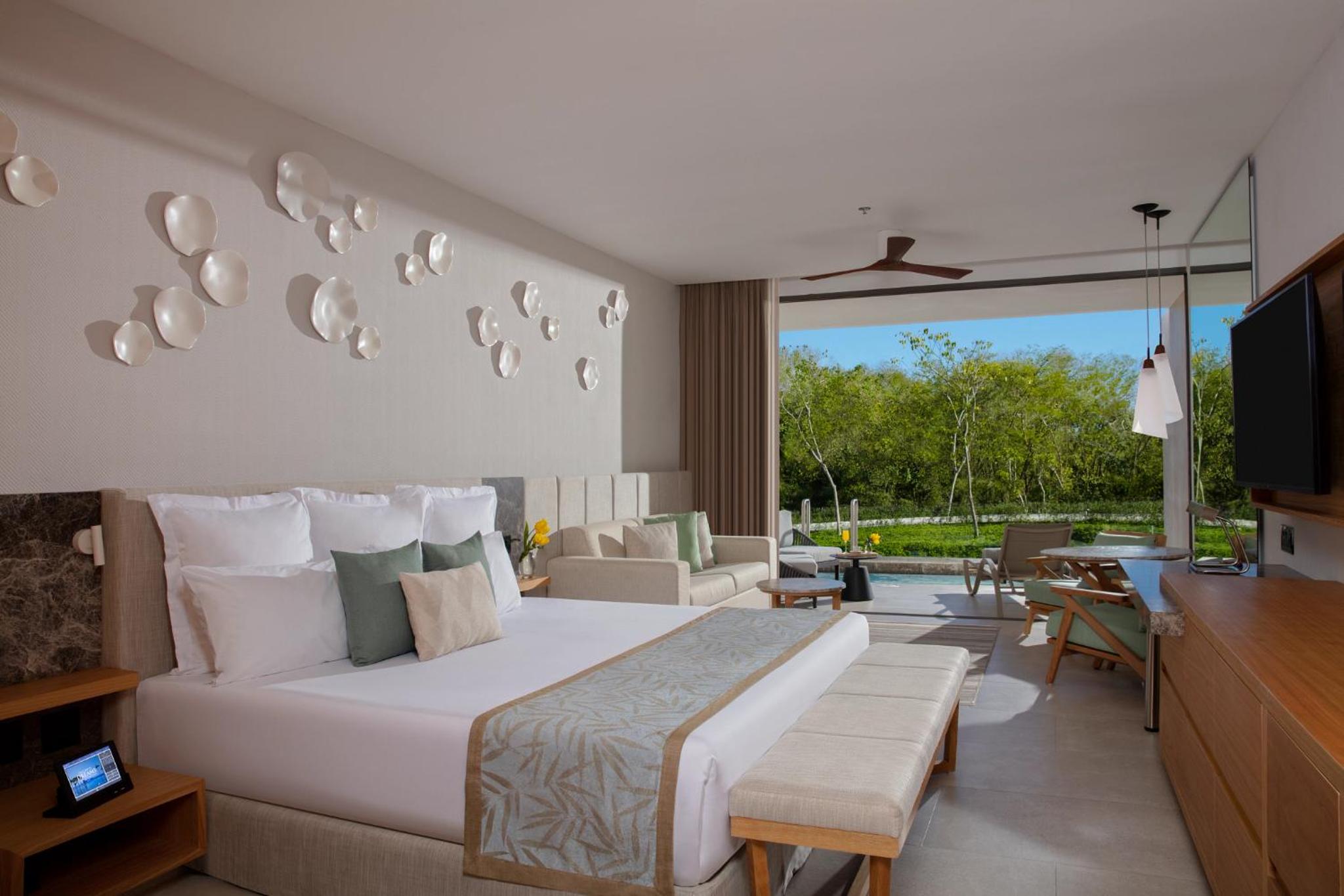 Swim Out, Junior Suite, 2 Queen Beds, Tropical View