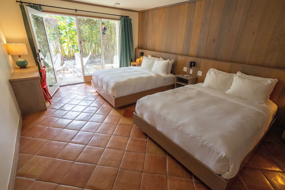 Room, 2 Queen Beds, Pool Side, Patio