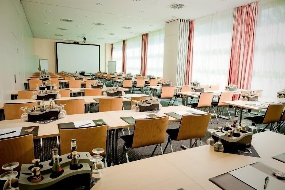 NOVINA HOTEL HERZOGENAURACH HERZO-BASE 60/66