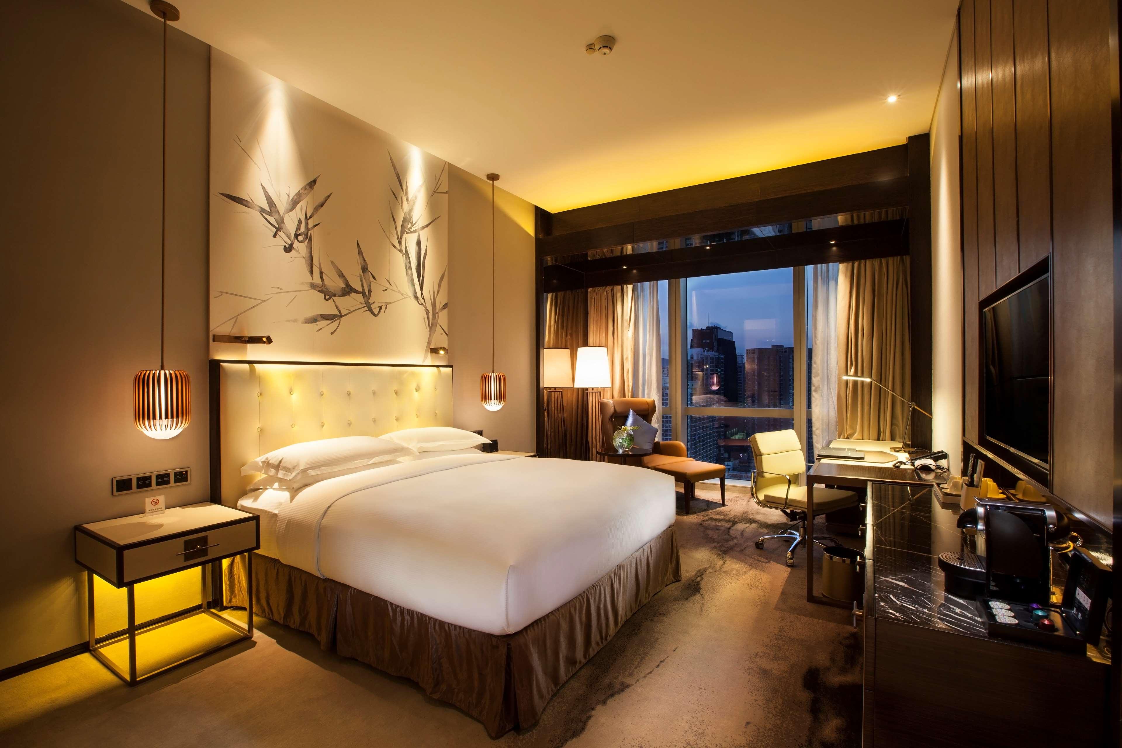 EXECUTIVE, KING BED, LOUNGE ACCESS