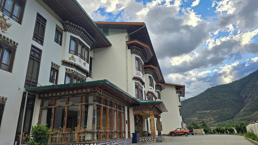 Bhutan Silverpine Resort 6/50