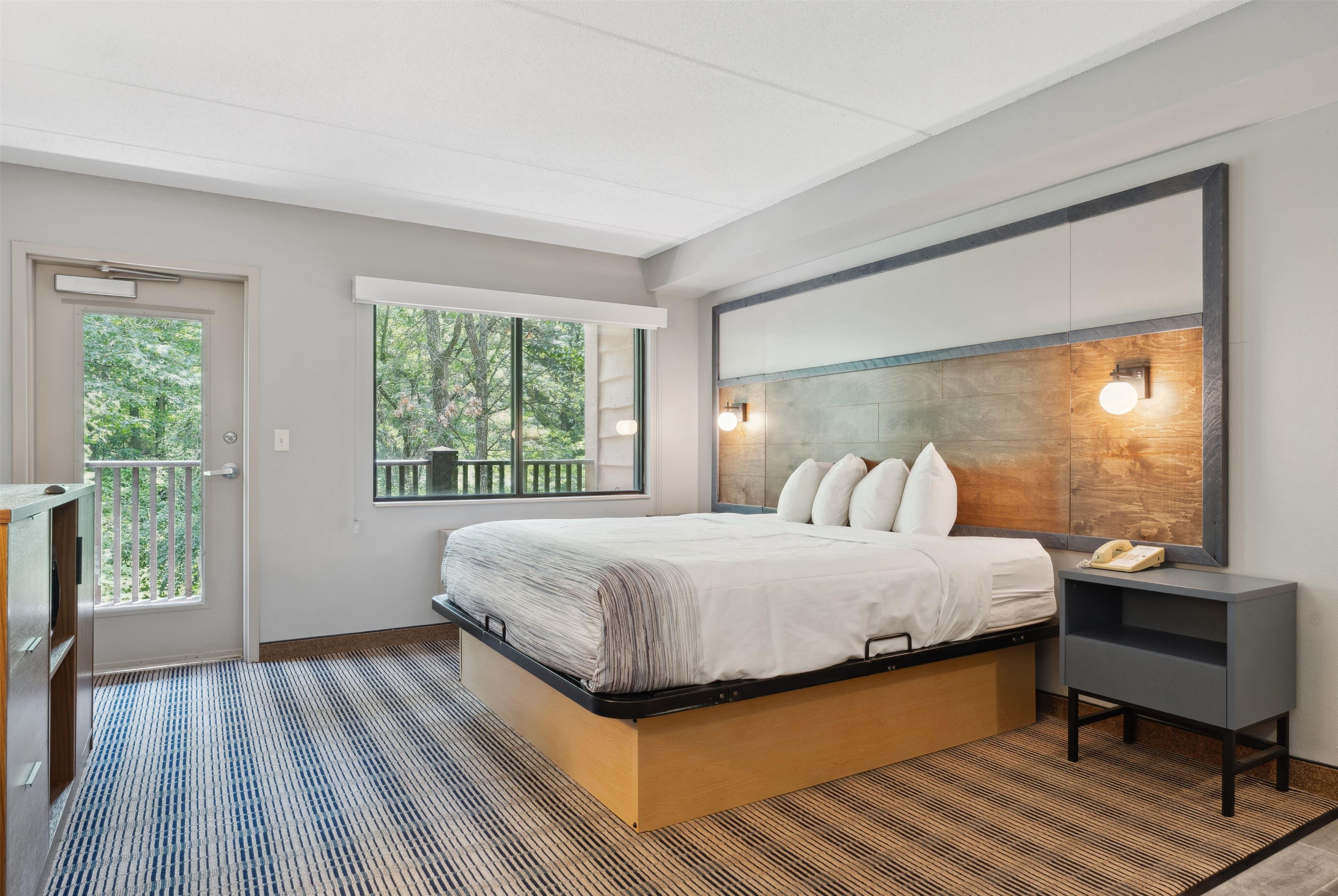Deluxe, King Bed, Forest View