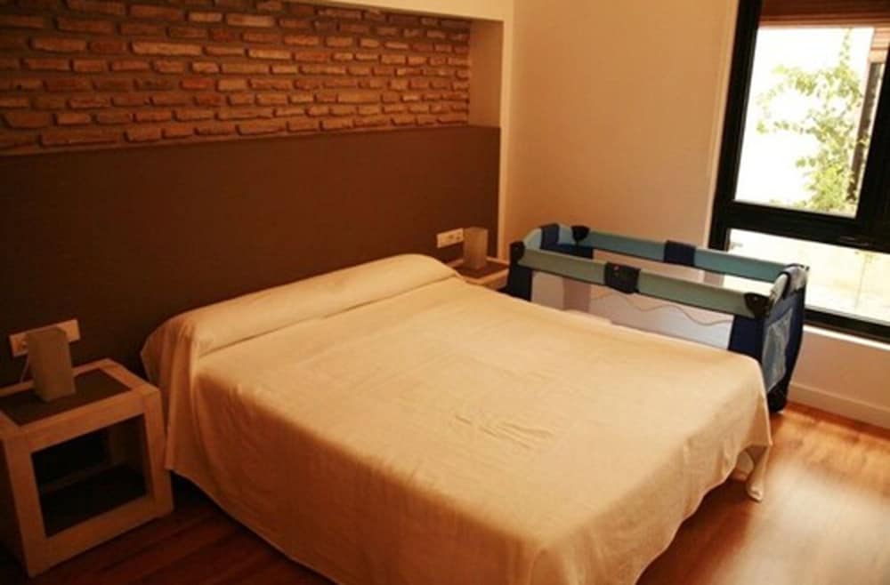1 BEDROOM, APARTMENT