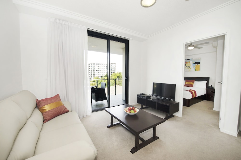 Gladstone Central Plaza 33/60