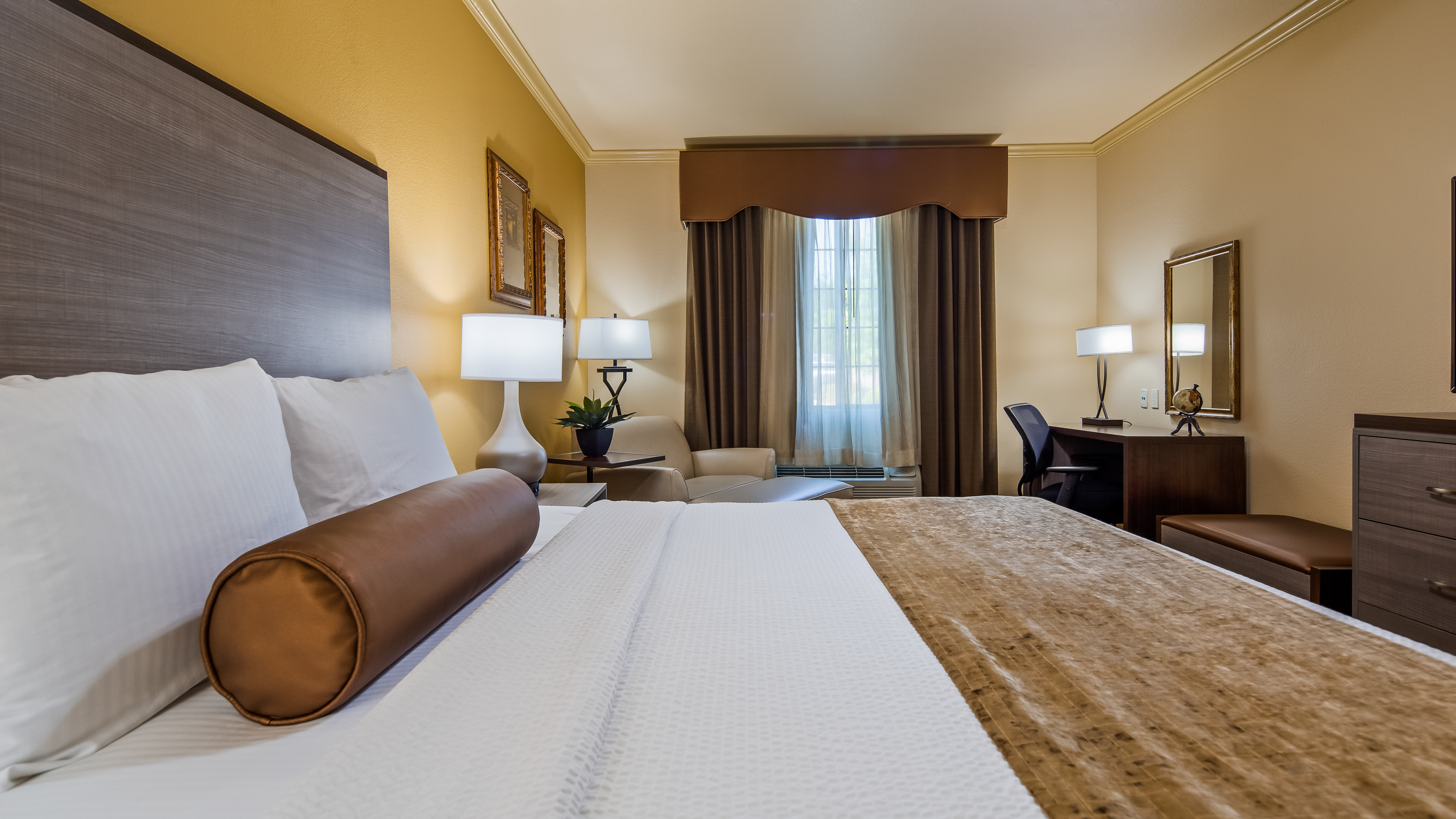Best Western Plus Crown Colony Inn and Suites 16/59