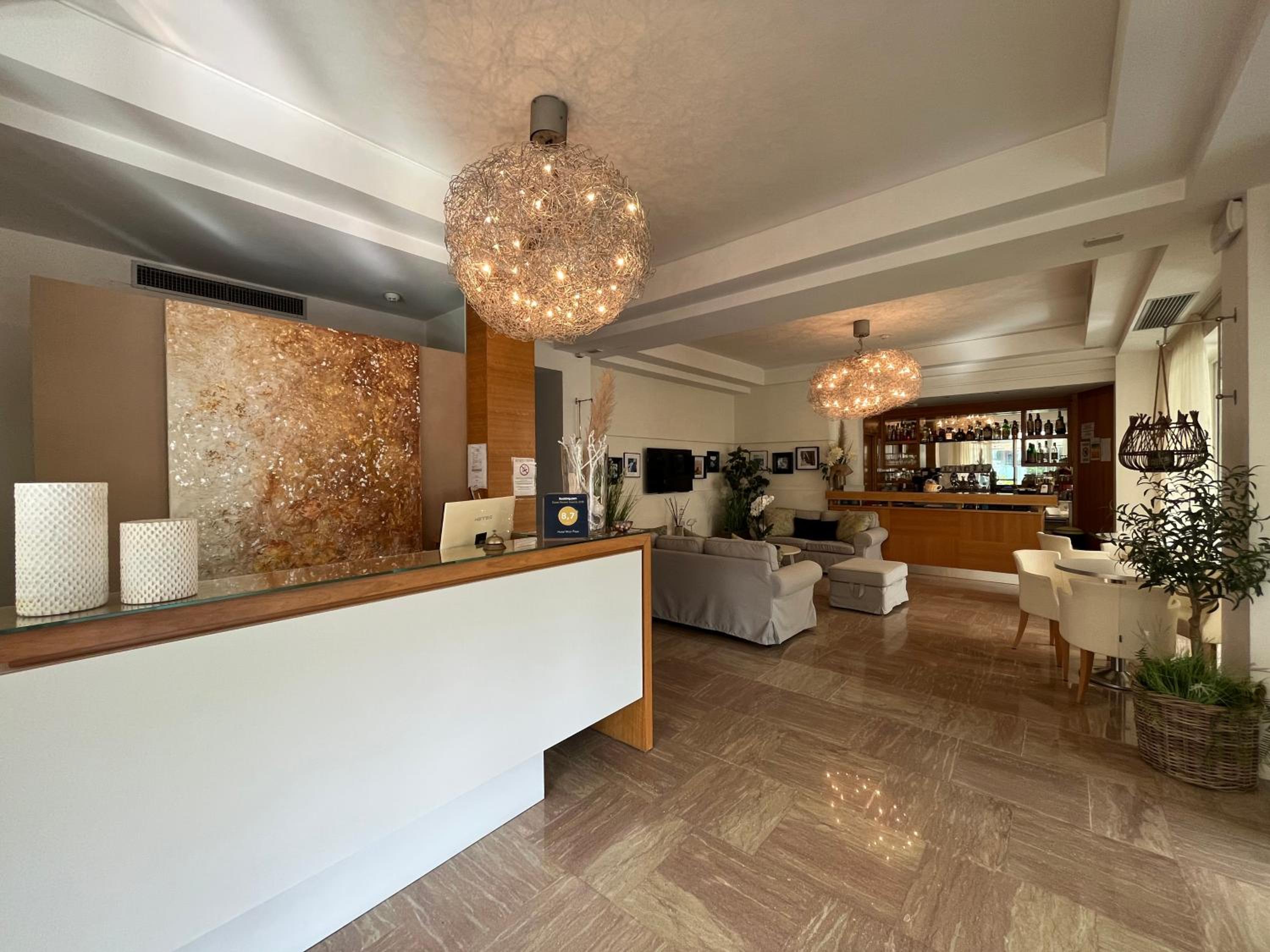 Hotel Mon Pays 8/50