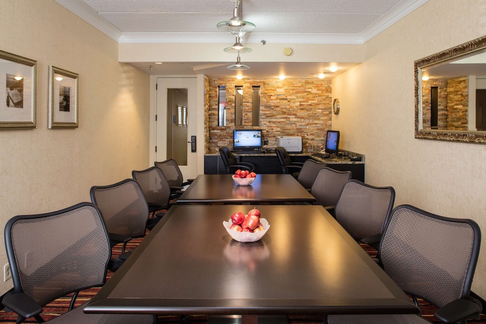Hampton Inn Atlanta-Northlake 25/43