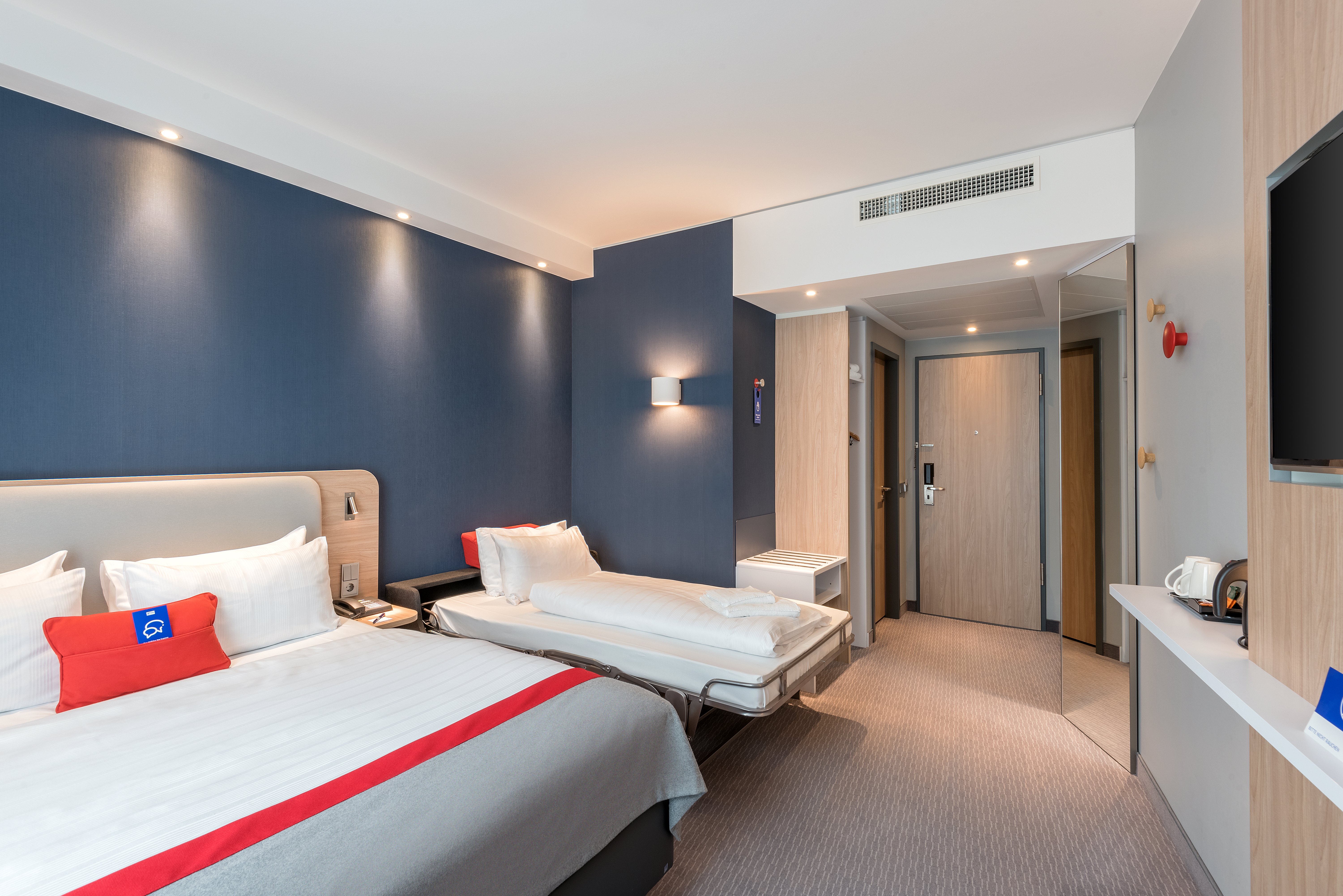 HOLIDAY INN EXPRESS SIEGEN 36/79