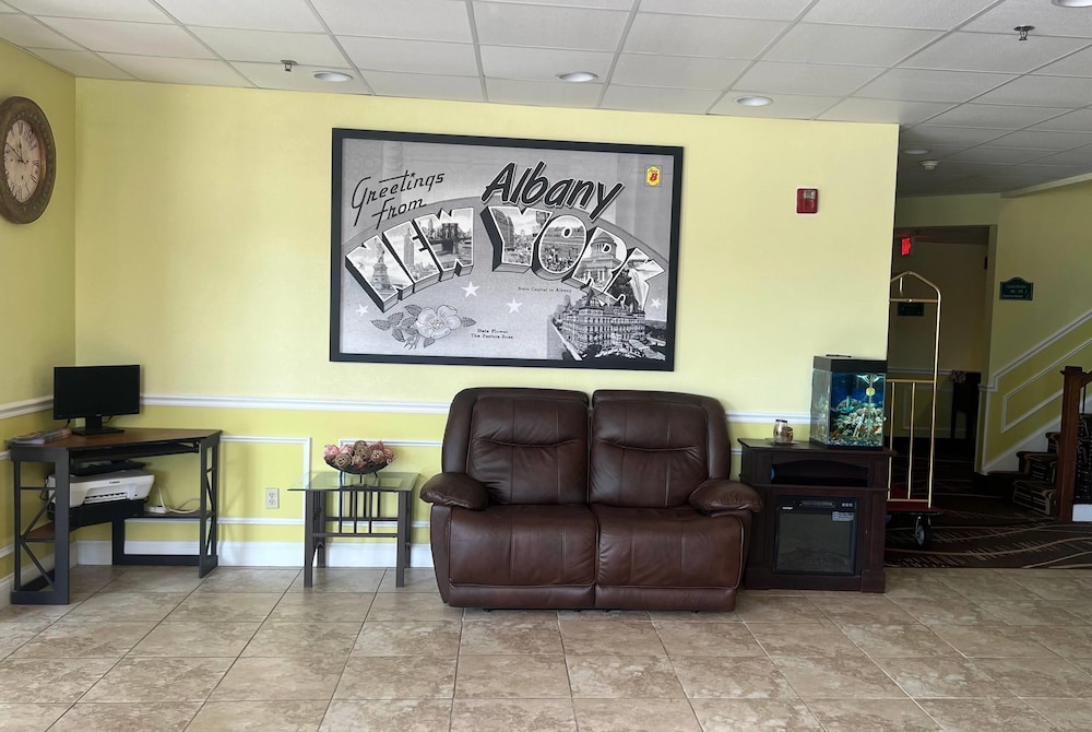 Super 8 by Wyndham Albany 34/51