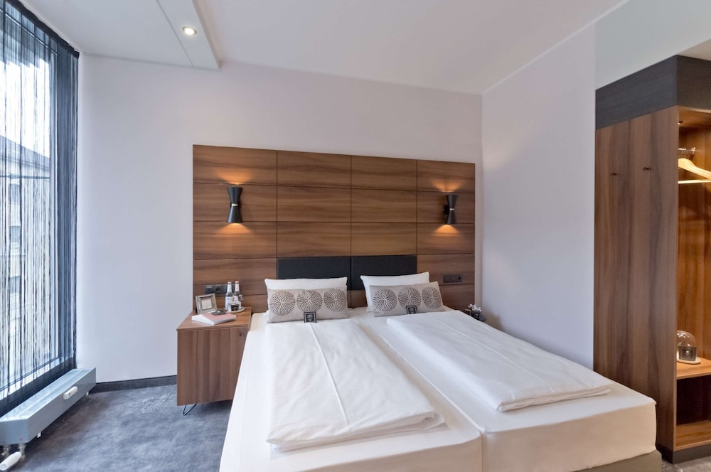 STANDARD, DOUBLE BED