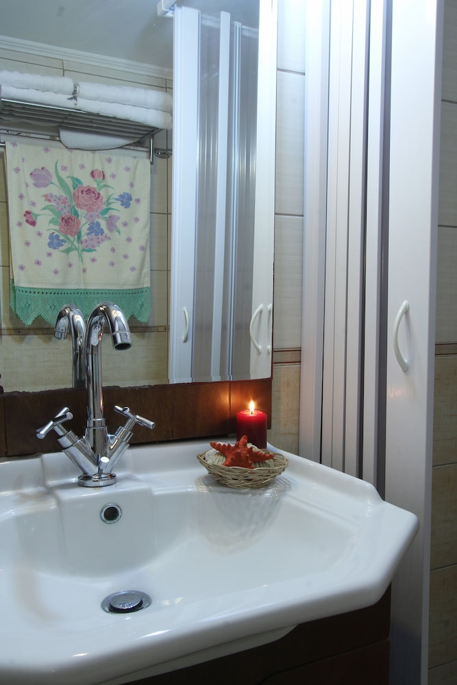 MEDIEVAL CASTLE SUITES TRADITIONAL 48/50