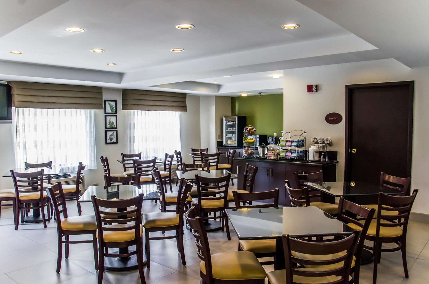 Sleep Inn Airport - Billy Graham Parkway 13/18