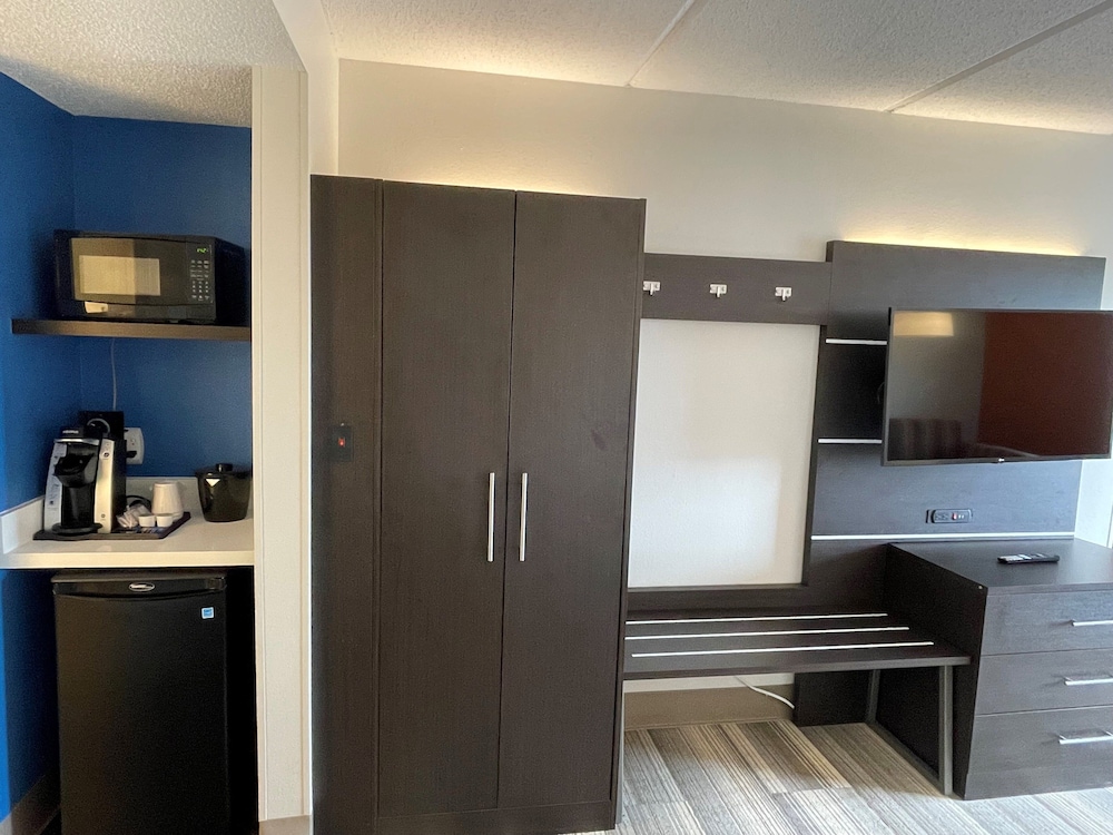 Holiday Inn Express Bluffton At Hilton Head Area 21/80