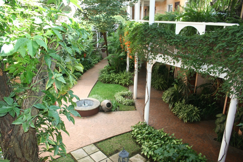 Hotel Ciudad Vieja 38/47