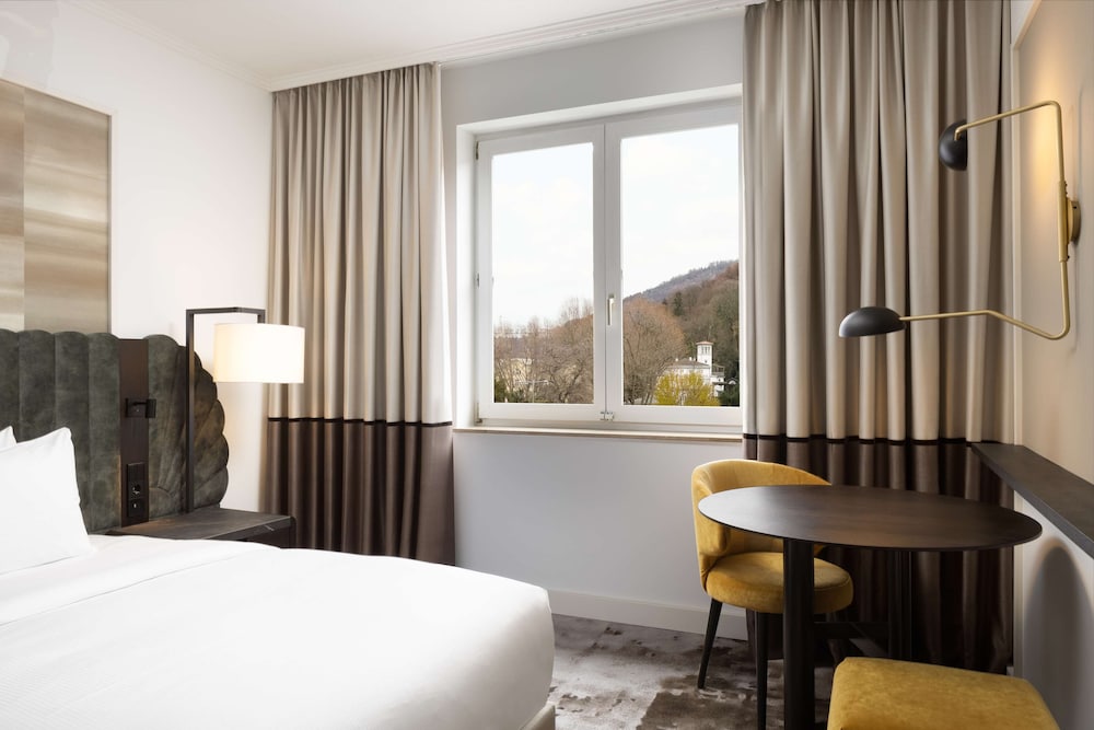 DELUXE, 2 DOUBLE BEDS