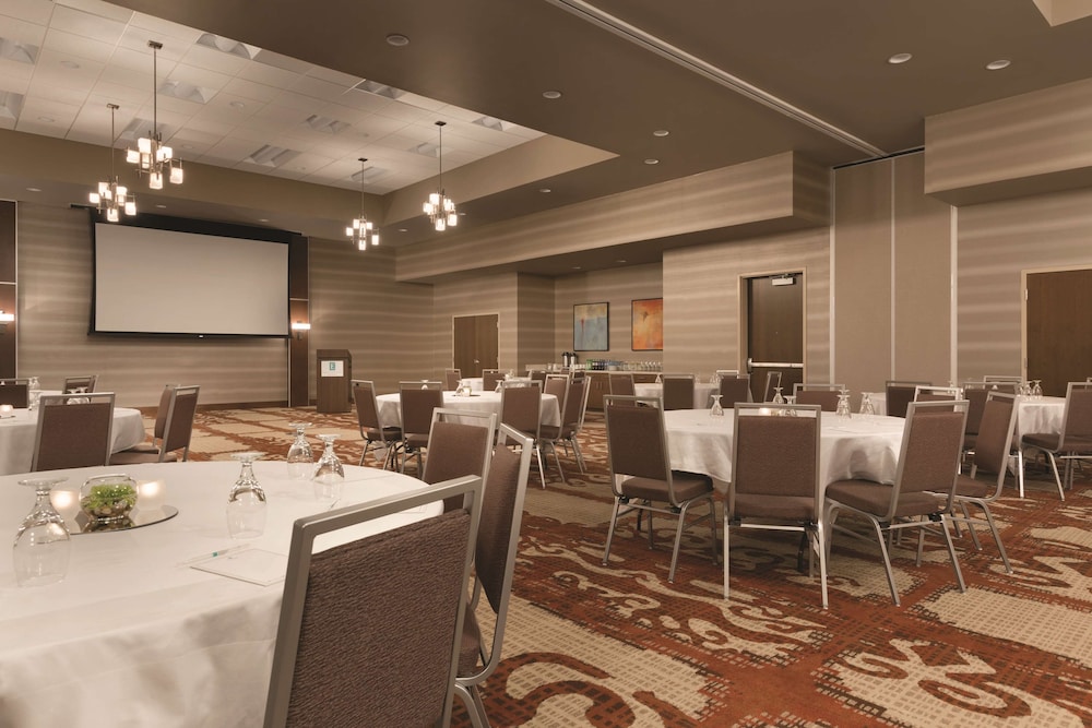 Embassy Suites Akron-Canton Airport 54/58