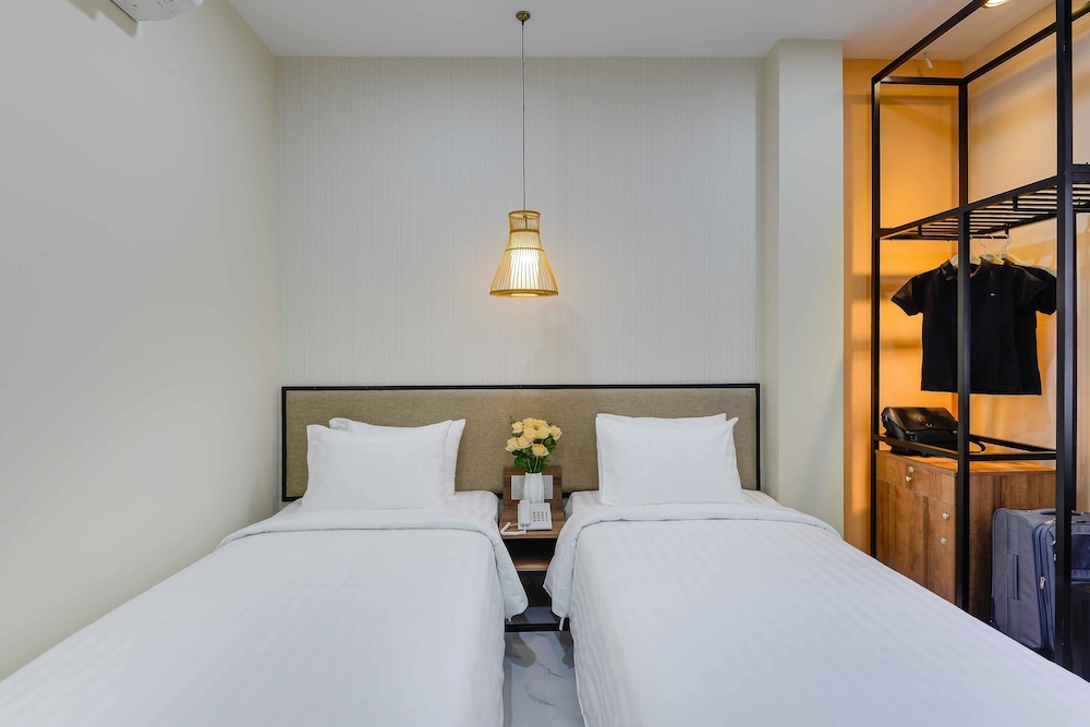 DELUXE, TWIN BEDS