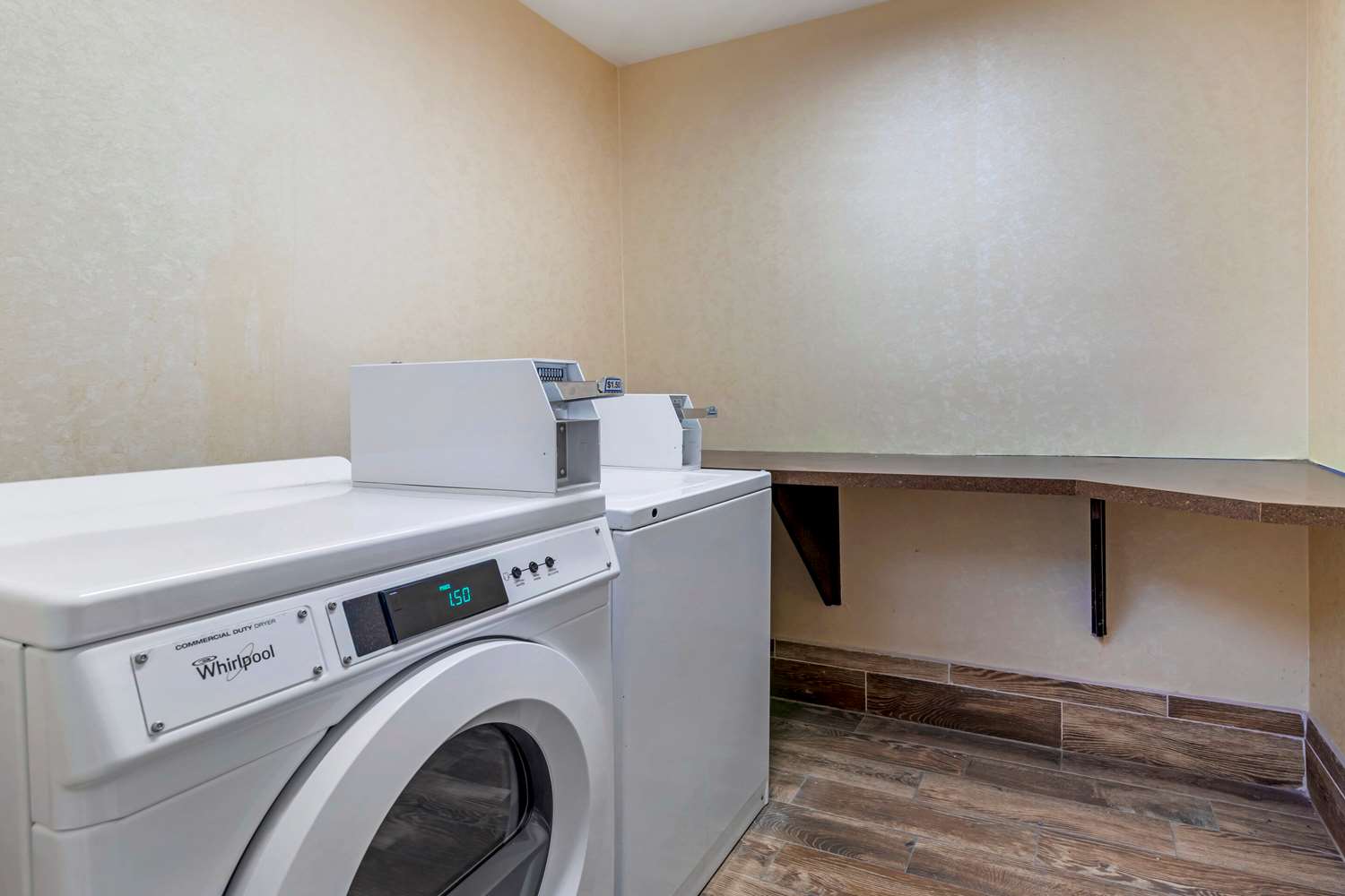 Comfort Suites Near McAs Beaufort 26/28