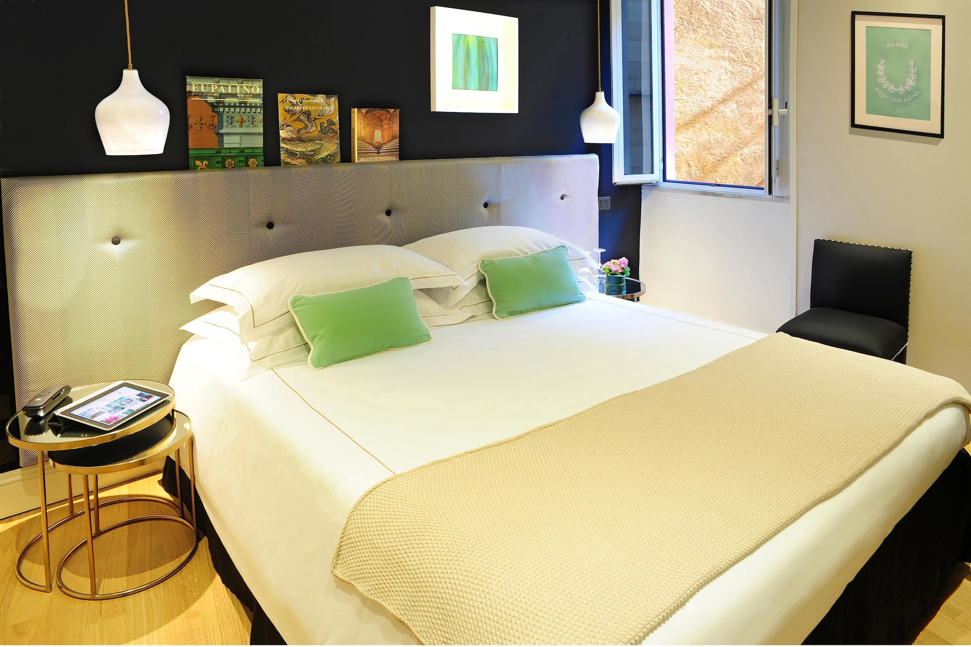 Suite, Queen Bed, Sofa, Annex