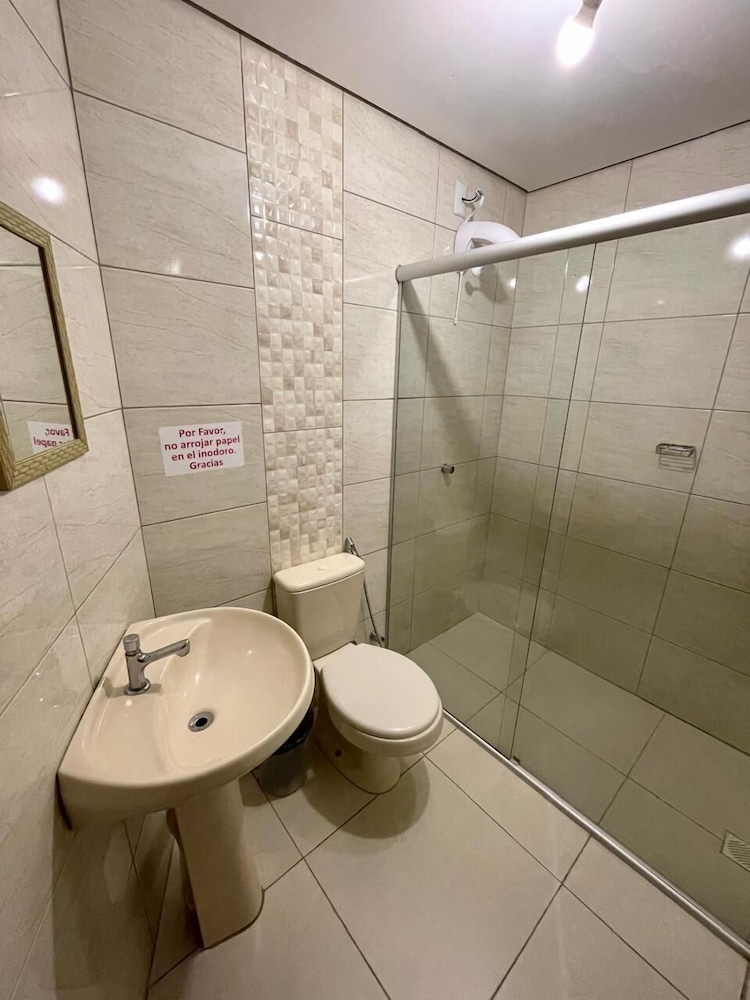 غرفة قياسية بسريرين مزدوجين وسرير بطابقين، Marechal Plaza Hotel 4/4