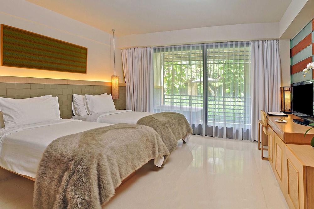 2 BEDROOMS, SUITE, POOL VIEW, BALCONY