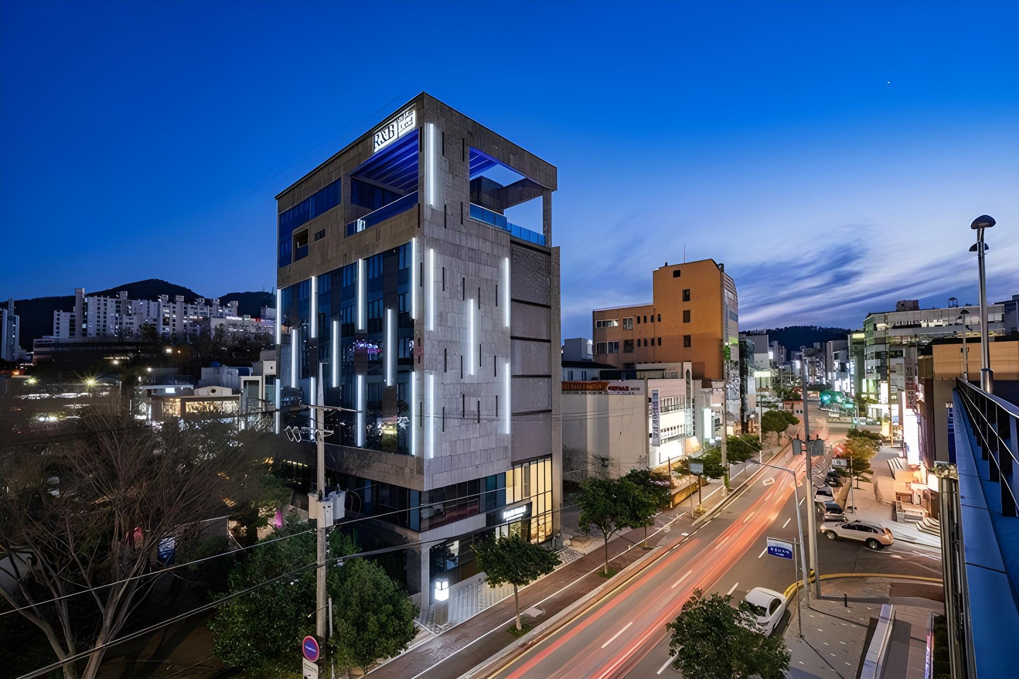 R&B Business Hotel 6/42