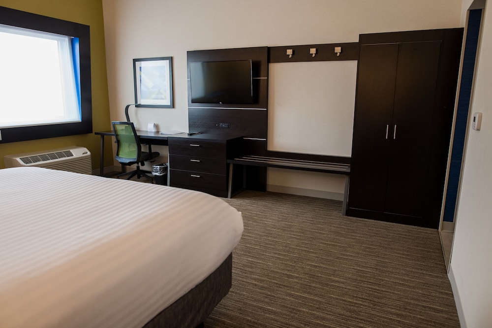 Suite, 2 Queen Beds, Accessible