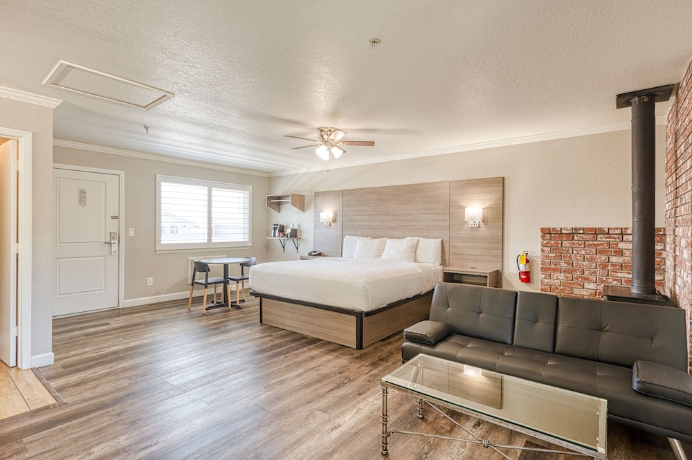 Harbor House Inn 21/50