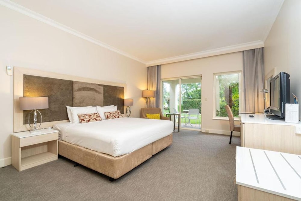 ROOM, KING BED, GARDEN VIEW