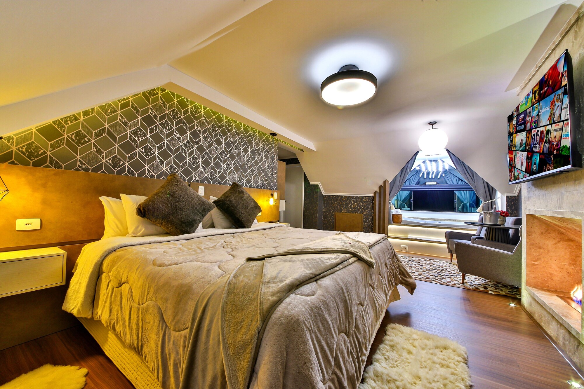 PREMIUM, KING BED, GARDEN VIEW