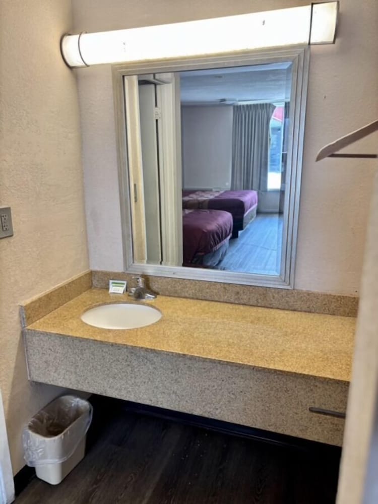 Western Inn Hattiesburg 33/36