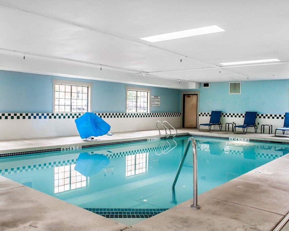 Comfort Inn & Suites Hamburg - Buffalo South 12/29