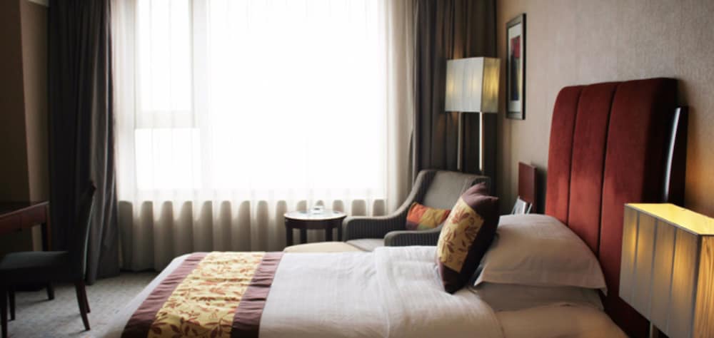 RuiWan New Century Hotel Tianjin 24/36