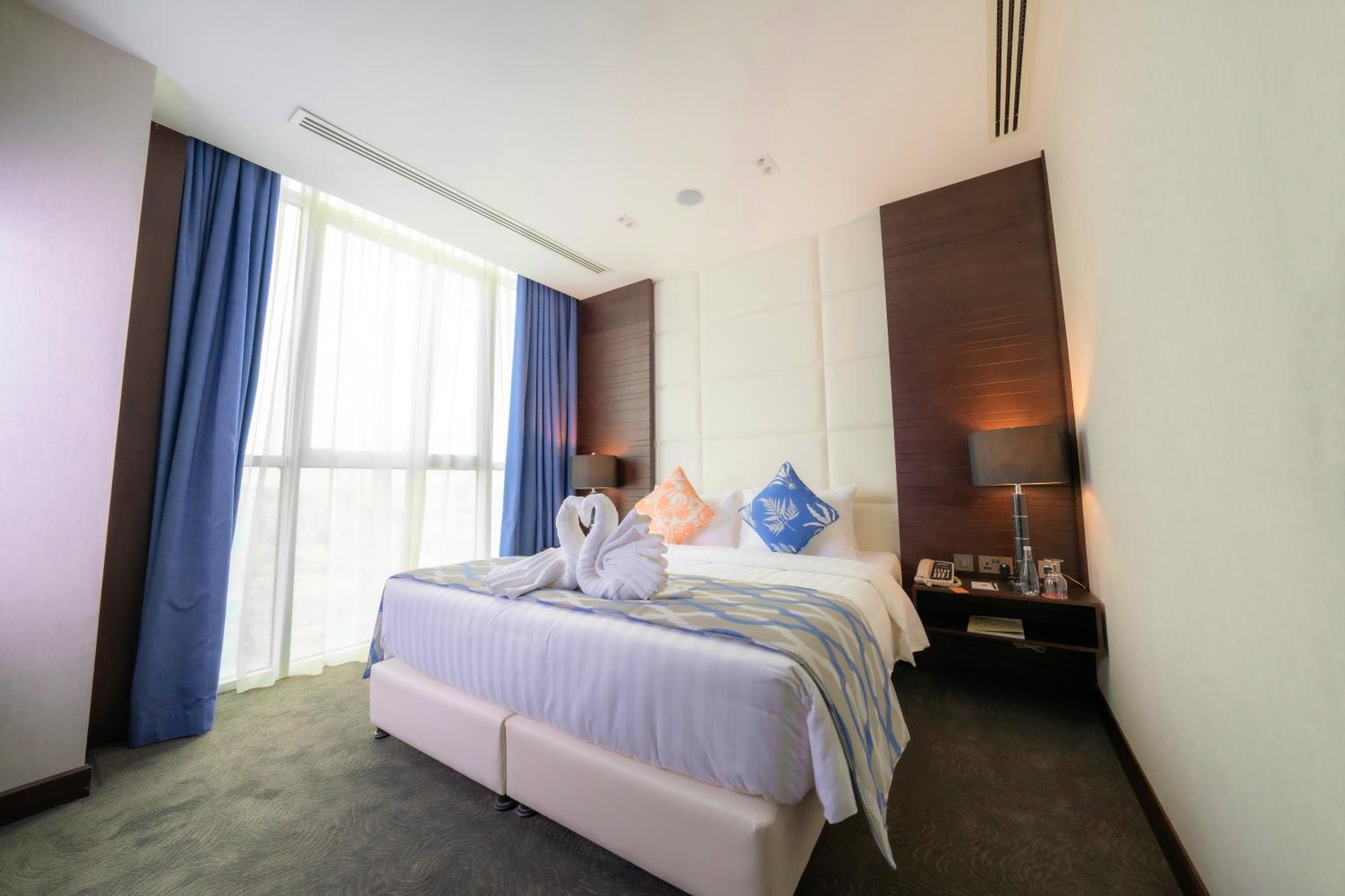 Diplomat, Suite, King Bed، Ramada Encore Hotel by Wyndham Doha 4/10