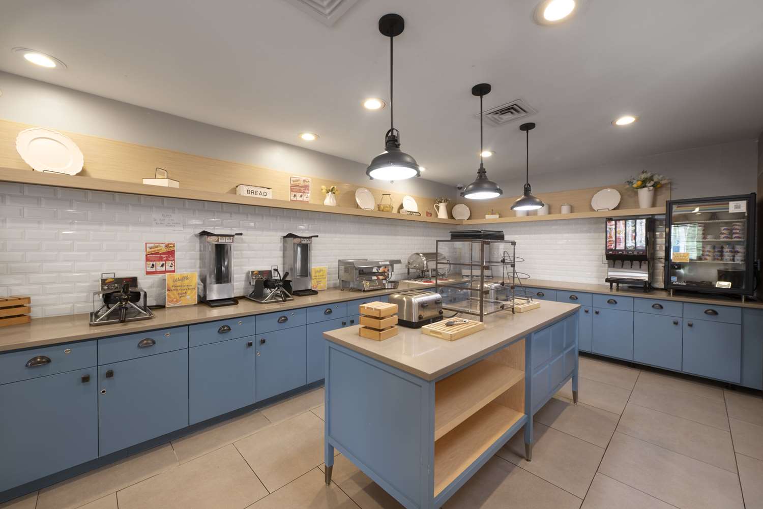 Country Inn & Suites by Radisson, Queensbury - Lake George 11/14