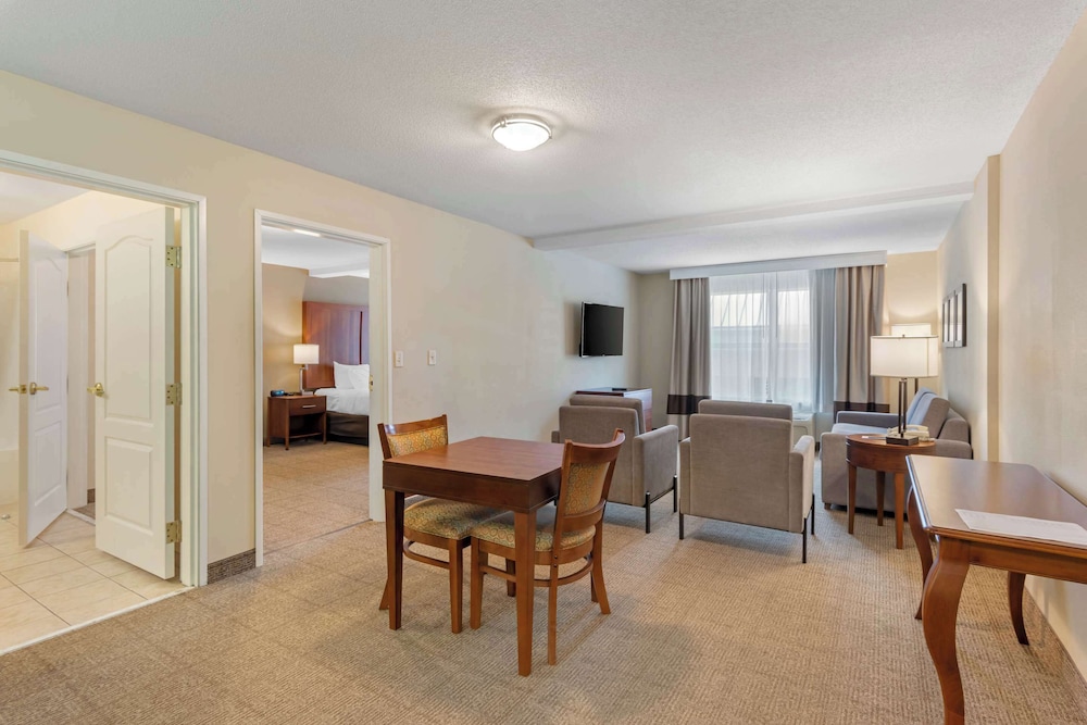 Comfort Inn & Suites Dover near Speedway 43/56