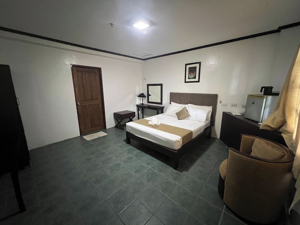 Subiza Beach Resort 8/48