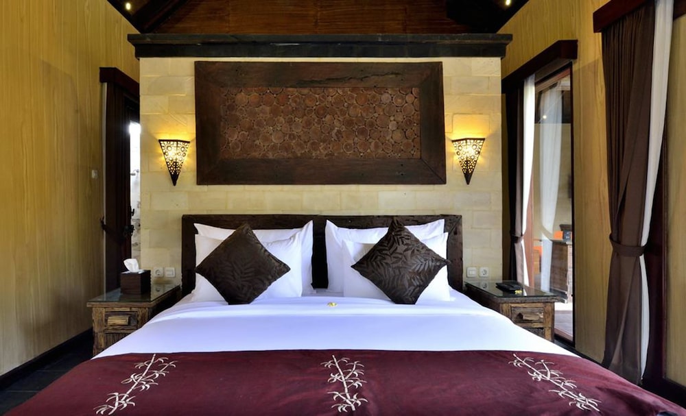 GINO FERUCI VILLA UBUD 7/46