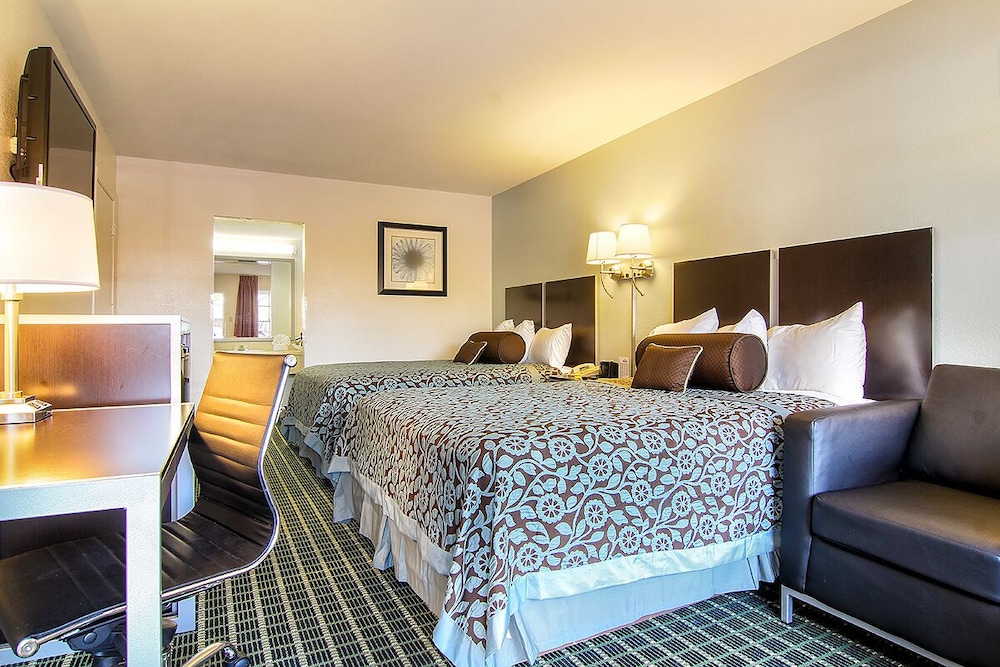 Days Inn by Wyndham Market Center Dallas Love Field 9/27