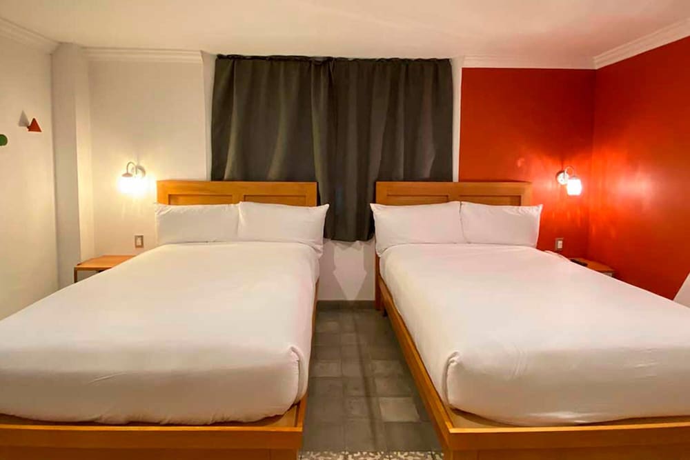 FAMILY SUITE, 2 DOUBLE BEDS