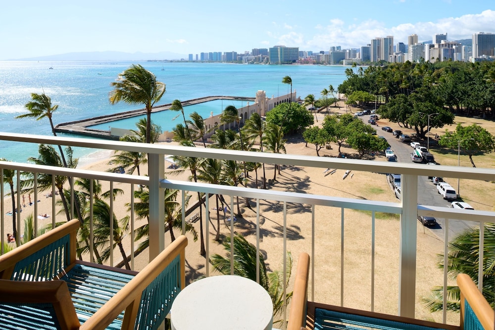 Kaimana Beach Hotel 32/50